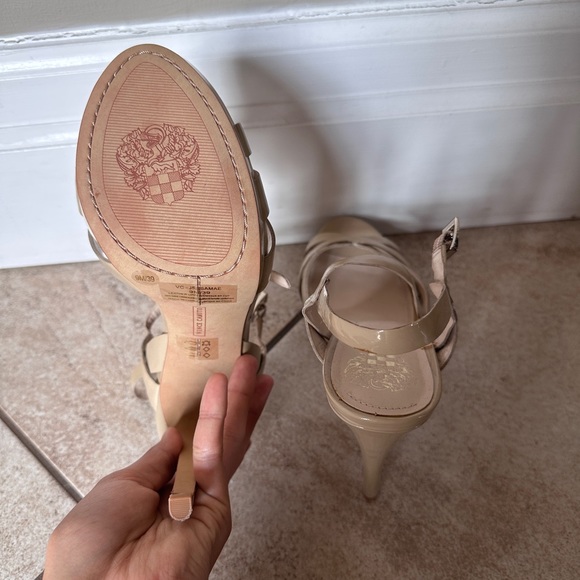 VINCE CAMUTO HIGH HEELS - Picture 6 of 6